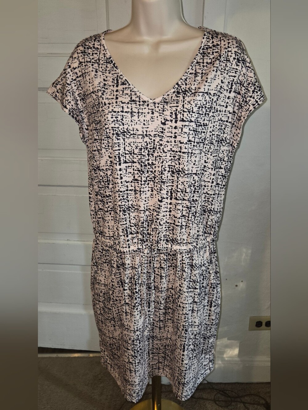 Pink & Black Textured V-Neck Midi Dress